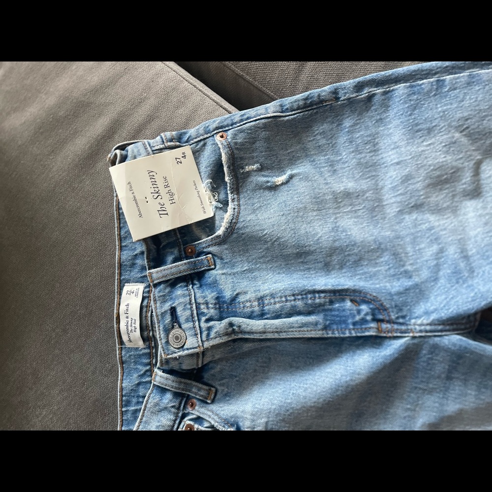 💕 NWT ABERCROMBIE JEANS 💕